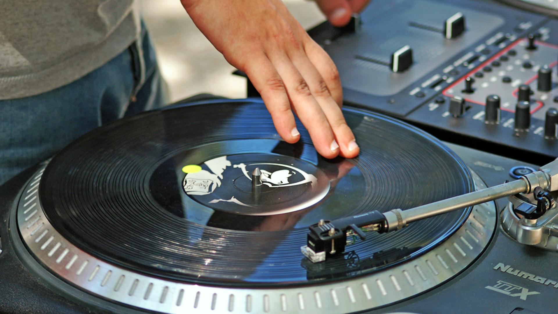 Wedding Playlist Ideas: The Ultimate Guide to Choosing Your Wedding Music